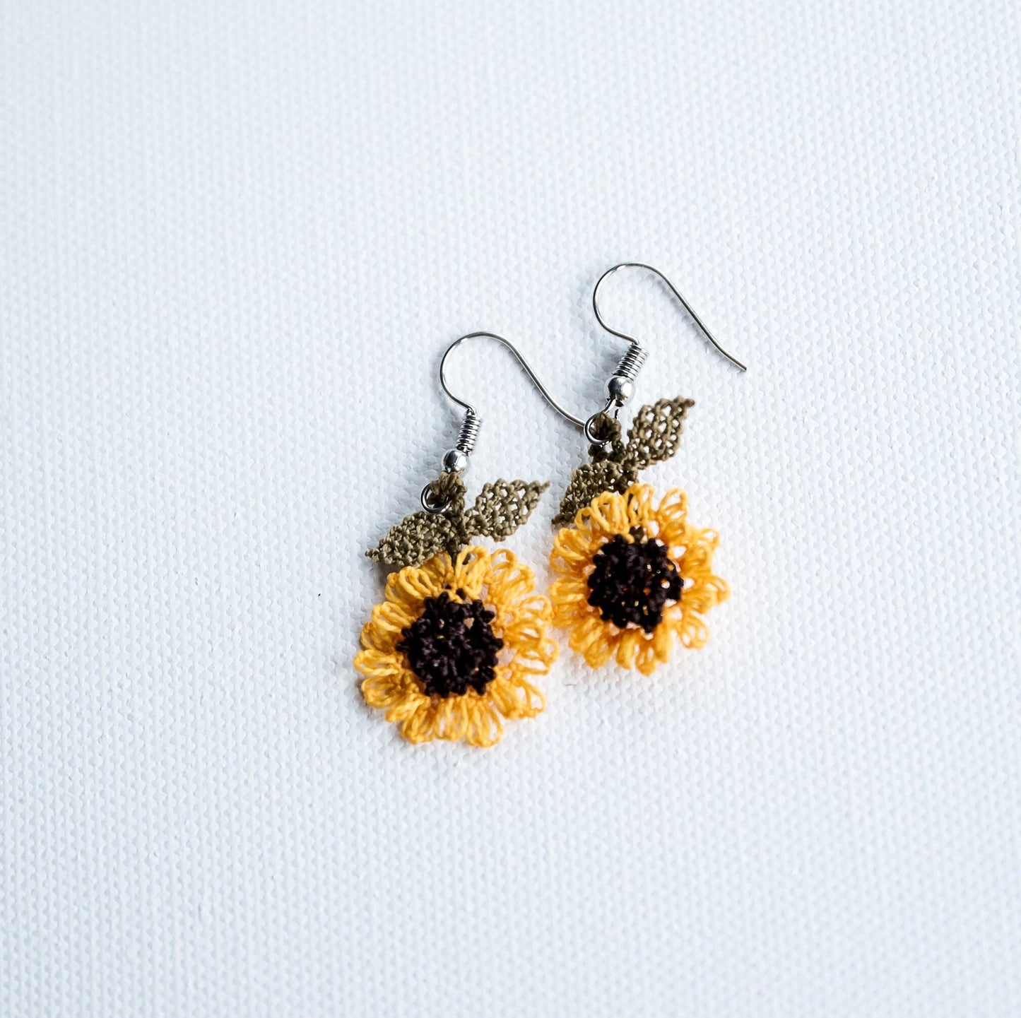 Crochet Daisy and Sunflower Earrings - Hemsin Atelier