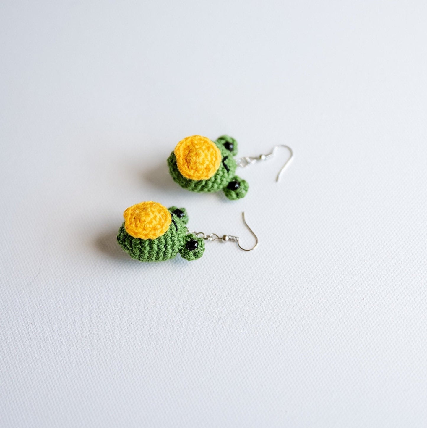 Frog Earrings Green Frog Earrings Crochet Earrings Crochet Frog Earrings Cute Frog Earrings Kawai Animal Jewelry Amigurumi Frog Earrings - Hemsin Atelier