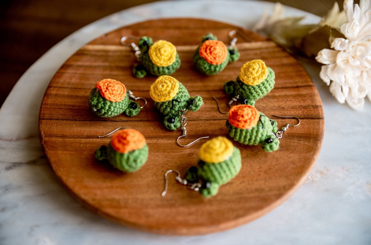 Frog Earrings Green Frog Earrings Crochet Earrings Crochet Frog Earrings Cute Frog Earrings Kawai Animal Jewelry Amigurumi Frog Earrings - Hemsin Atelier