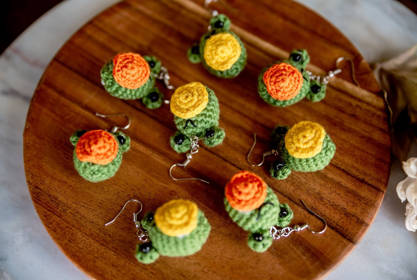 Frog Earrings Green Frog Earrings Crochet Earrings Crochet Frog Earrings Cute Frog Earrings Kawai Animal Jewelry Amigurumi Frog Earrings - Hemsin Atelier