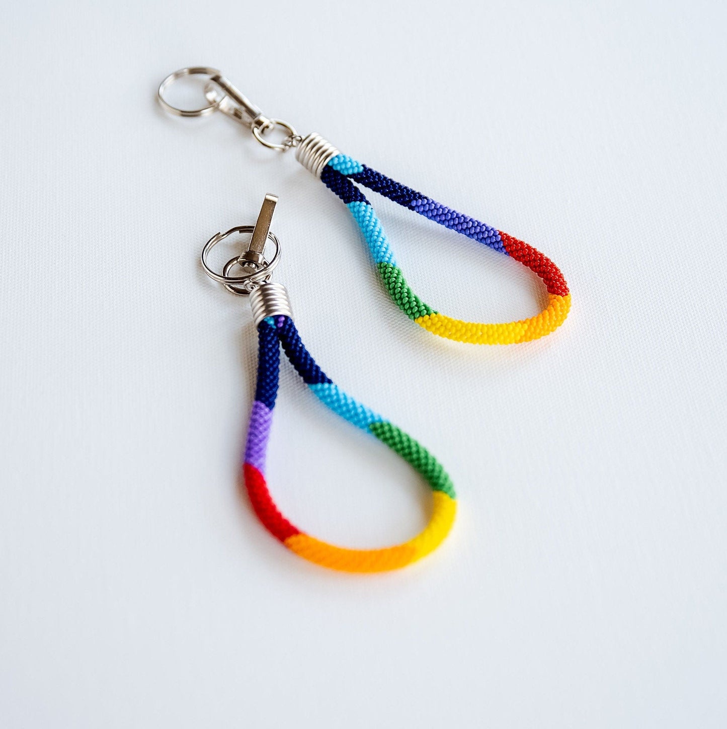 Rainbow Keychain LGBTQ Keychain Pride Keychain Rainbow Zipper Pull Rainbow Backpack Charm Beaded Rainbow Keyring Colorful Rainbow Keychain - Hemsin Atelier