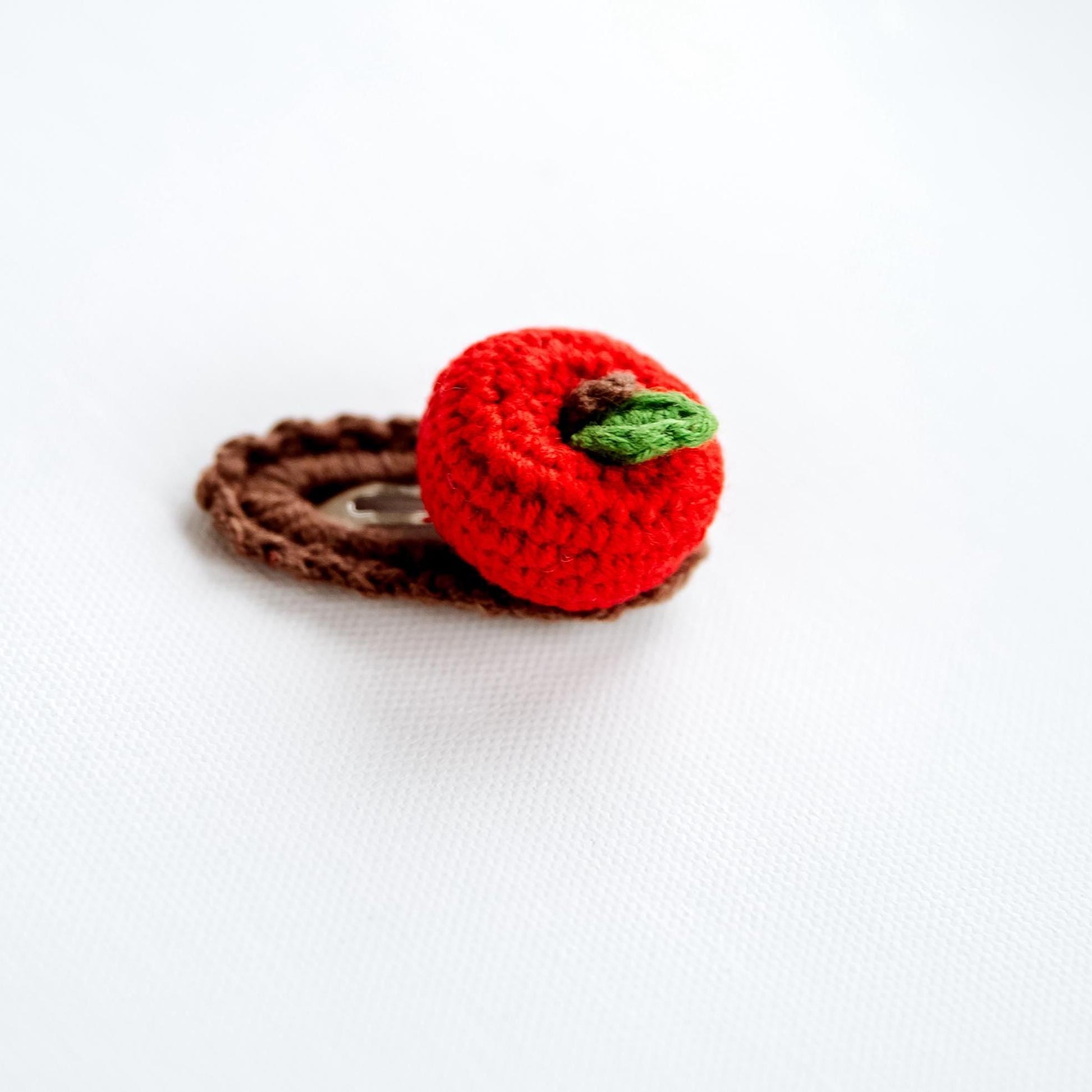 Apple Hair Clip Apple Hair Snap Fruit Hair Clip Apple Hair Barrettes Kawai Food Crochet Hair Clip Unique Stocking Stuffers Cute Toddler Gift - Hemsin Atelier