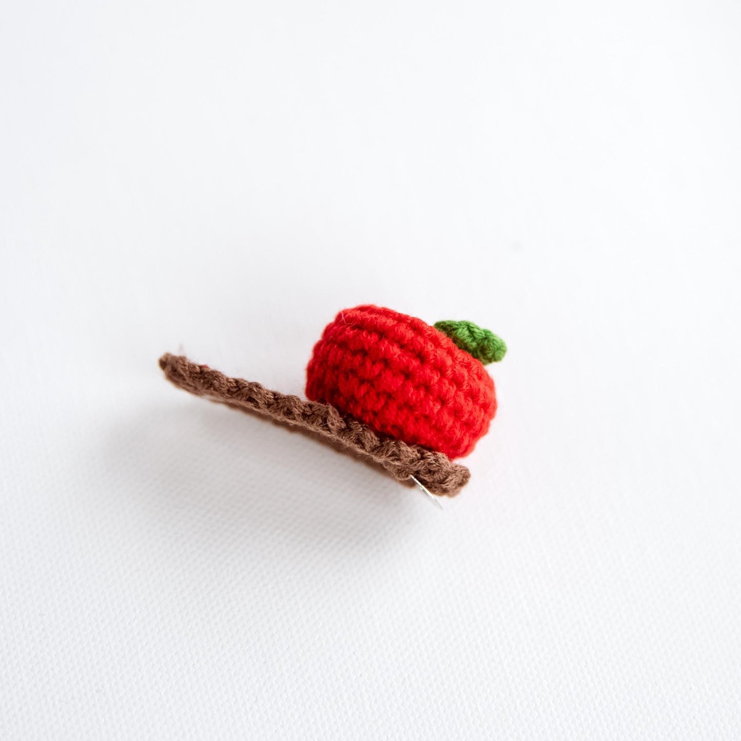 Apple Hair Clip Apple Hair Snap Fruit Hair Clip Apple Hair Barrettes Kawai Food Crochet Hair Clip Unique Stocking Stuffers Cute Toddler Gift - Hemsin Atelier