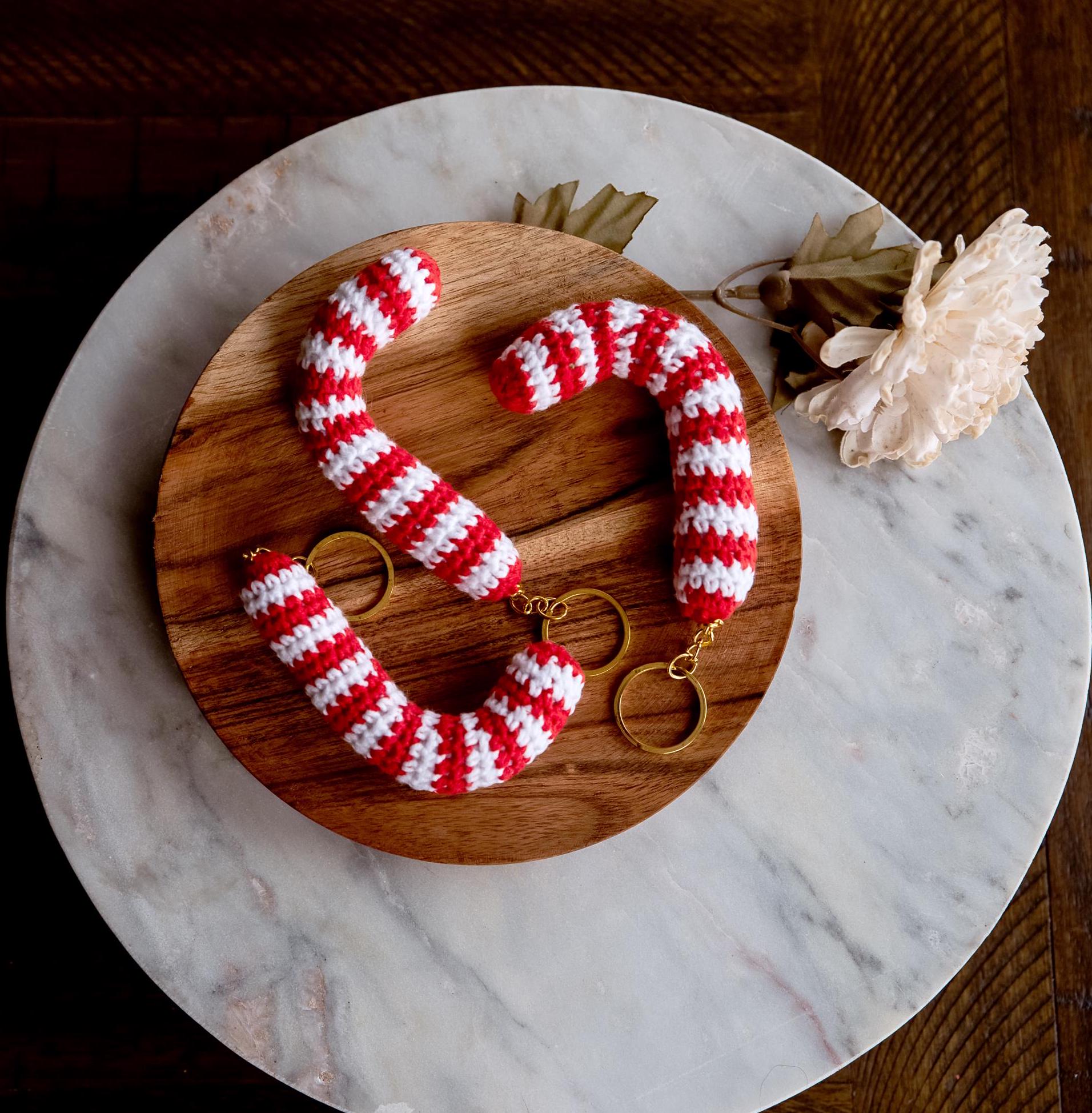 Christmas Keychain Candy Cane Keychain Kawai Candy Cane Zipper Pull Candy Cane Backpack Charm Candy Cane Crochet Keychain Stocking Stuffer - Hemsin Atelier