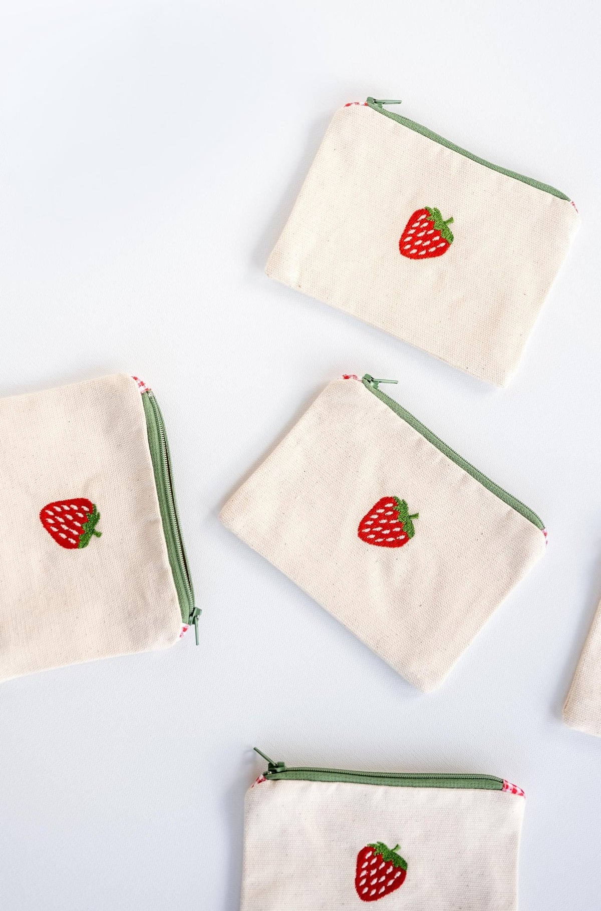Strawberry Coin Purse - Hemsin Atelier