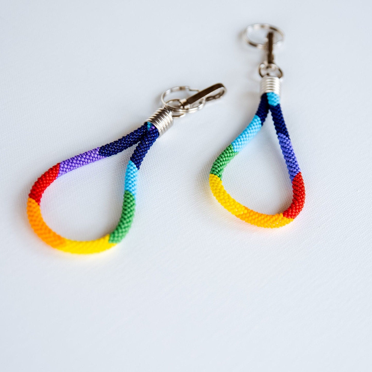 Rainbow Keychain LGBTQ Keychain Pride Keychain Rainbow Zipper Pull Rainbow Backpack Charm Beaded Rainbow Keyring Colorful Rainbow Keychain - Hemsin Atelier