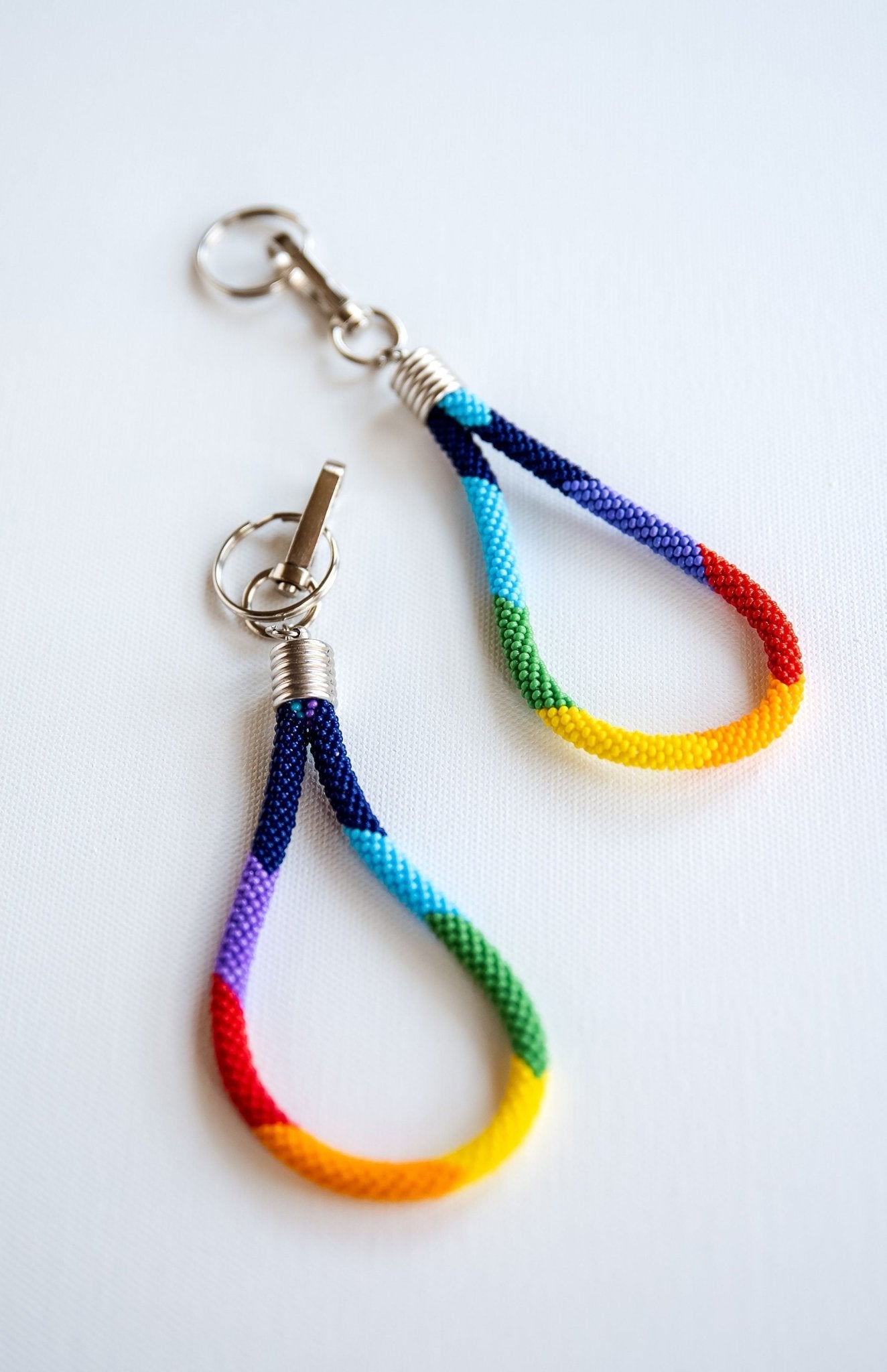 Rainbow Keychain LGBTQ Keychain Pride Keychain Rainbow Zipper Pull Rainbow Backpack Charm Beaded Rainbow Keyring Colorful Rainbow Keychain - Hemsin Atelier